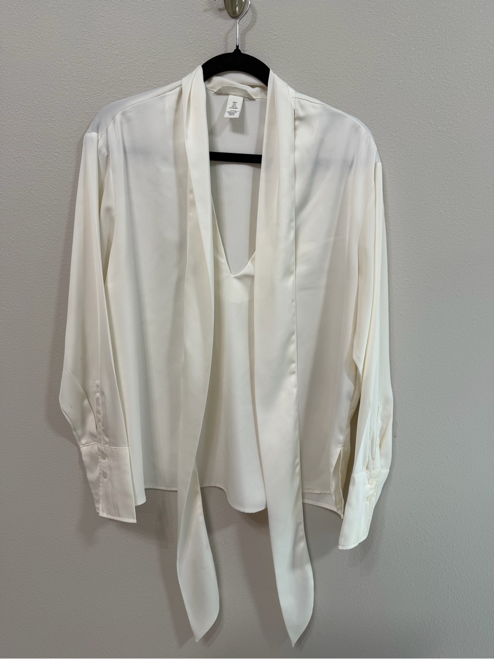 H&M Ivory Satin Tie Neck Long Sleeve Blouse Size Small